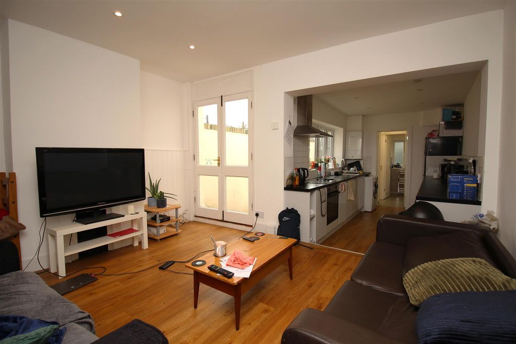 Property photo 3 of 7 Picture 3