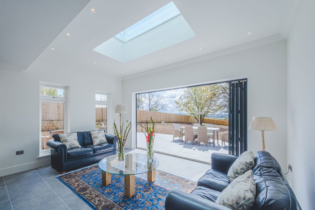 Property photo 3 of 19