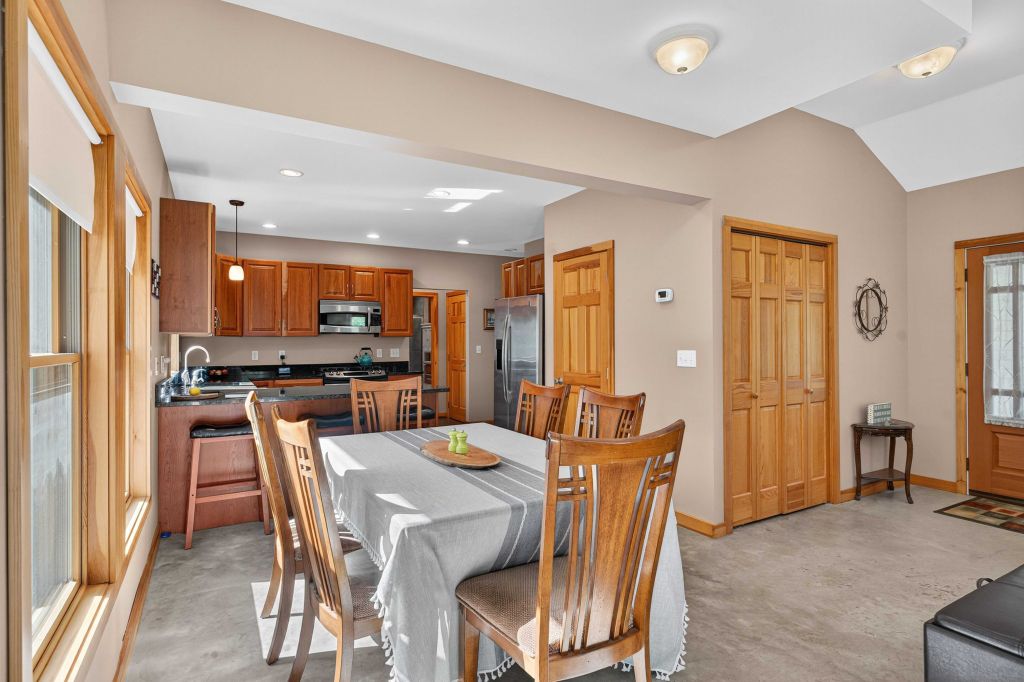 Property photo 3 of 6 <Alttext/>