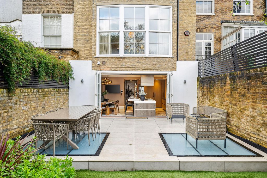 Additional image 29 of 8 bed terraced house to rentCheyne Walk & Cheyne Mews, London SW3