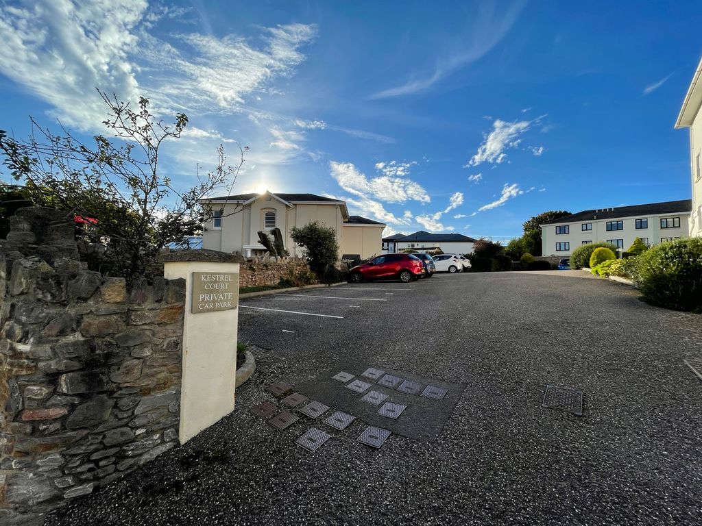 Property photo 3 of 27