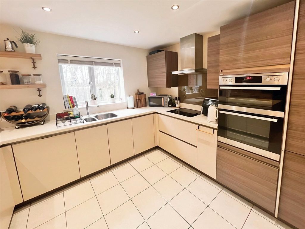 Property photo 3 of 17 Kitchen/Dining Room