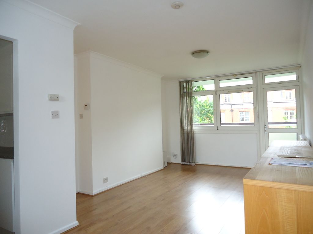 Property photo 1 of 8 Living Room