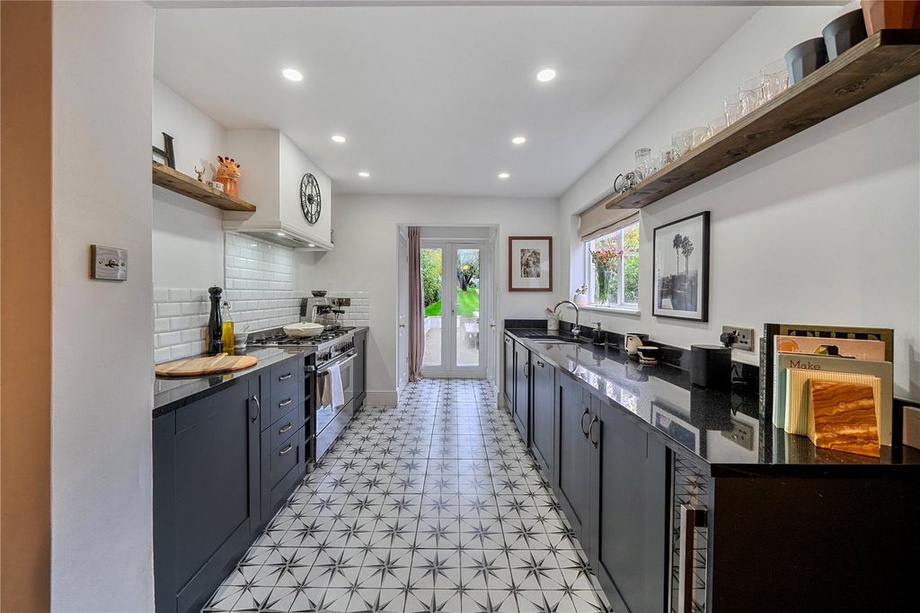 Property photo 3 of 21 Picture No. 25