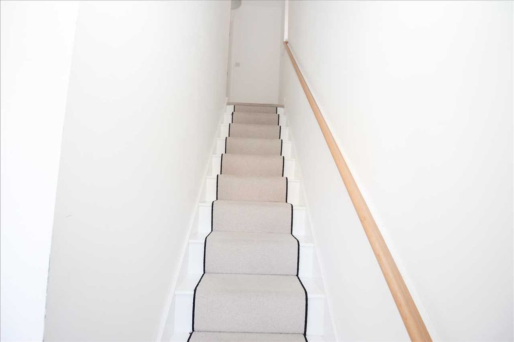 Property photo 2 of 16 Entrance Hall