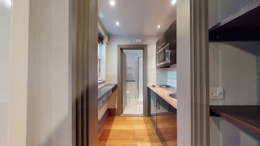 Property photo 2 of 6 Kitchen