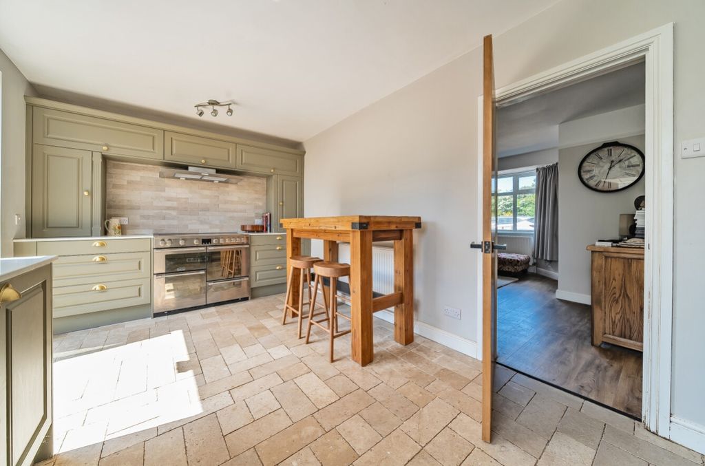 Property photo 3 of 22 1289297-47-682Df3000831F-Arw