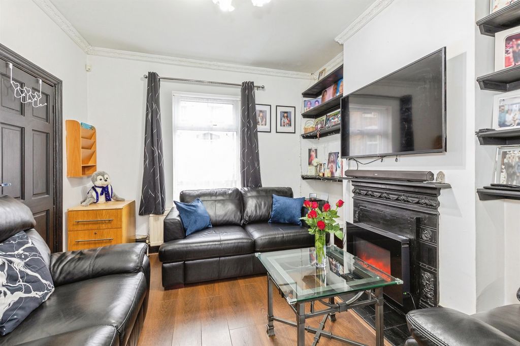 Property photo 2 of 11