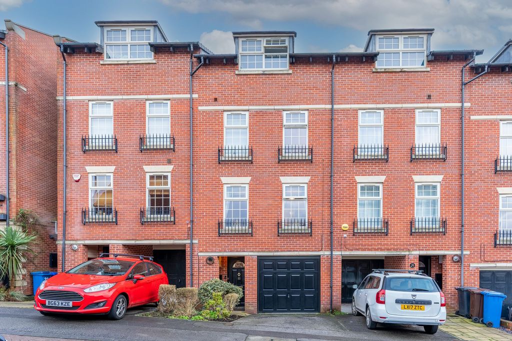 Property photo 1 of 30