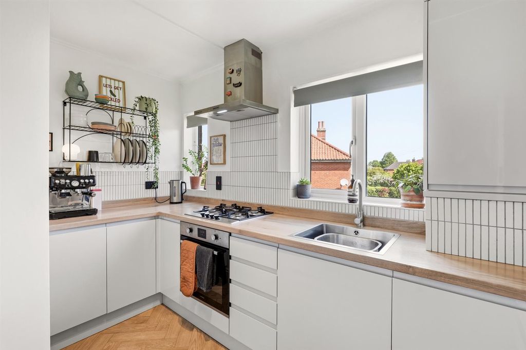 Property photo 3 of 15 16-Christopherclose-007.Jpg