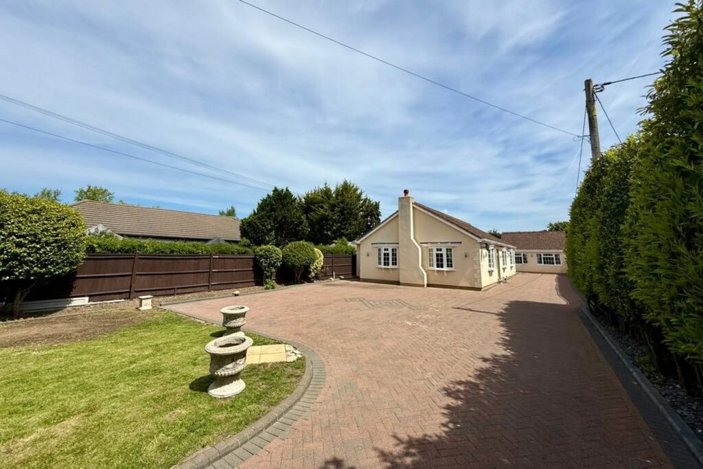 Property photo 2 of 40