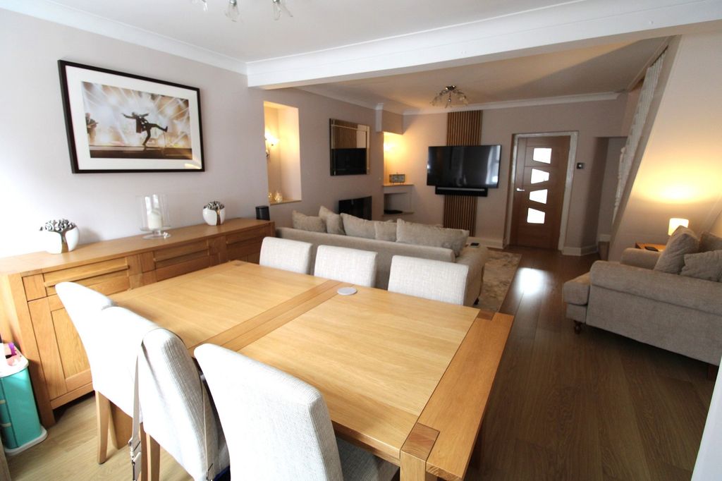 Property photo 3 of 21 Dining Area