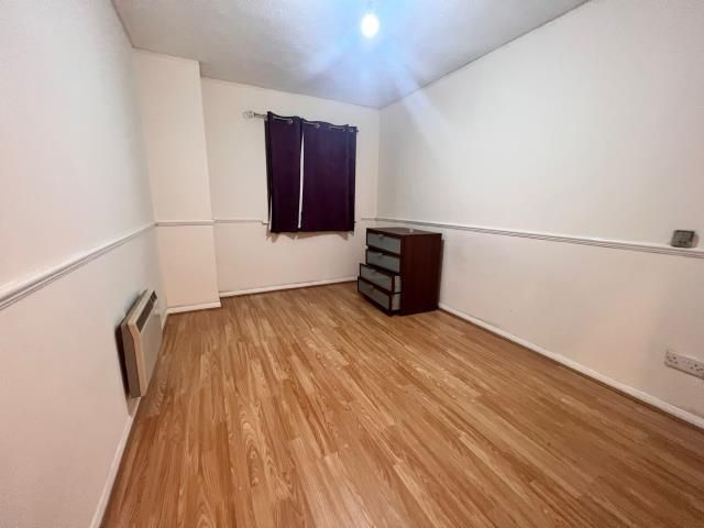 Property photo 3 of 8 Bedroom