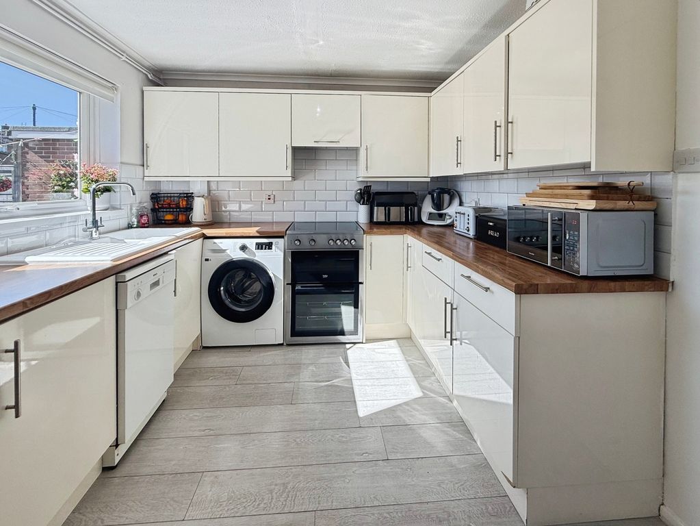 Property photo 3 of 10 Pbox-Img.Jpg