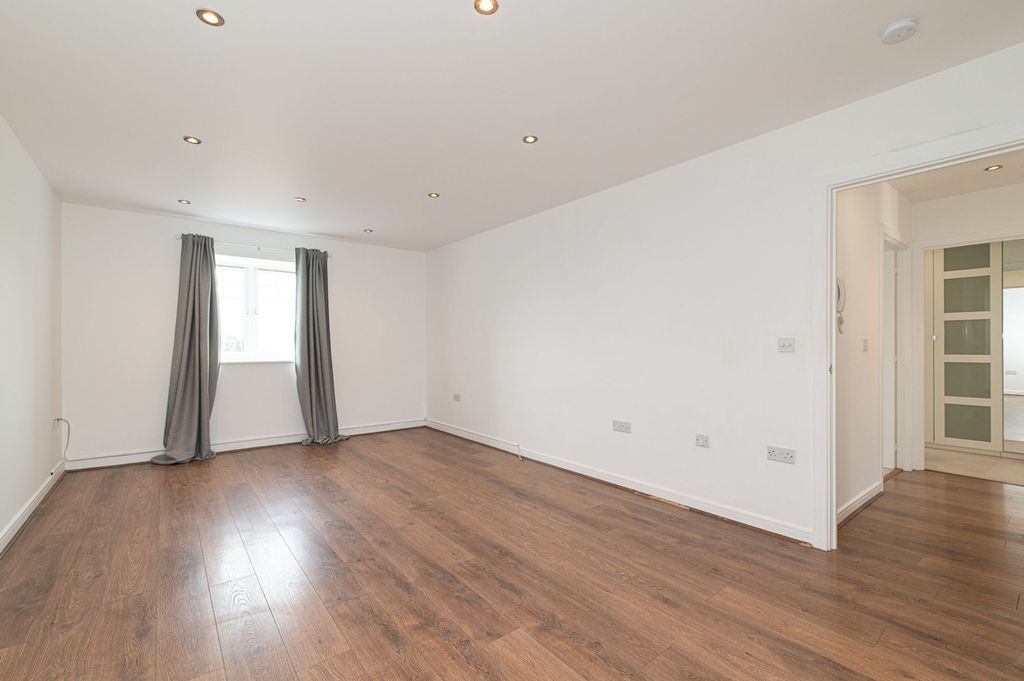 Property photo 3 of 27