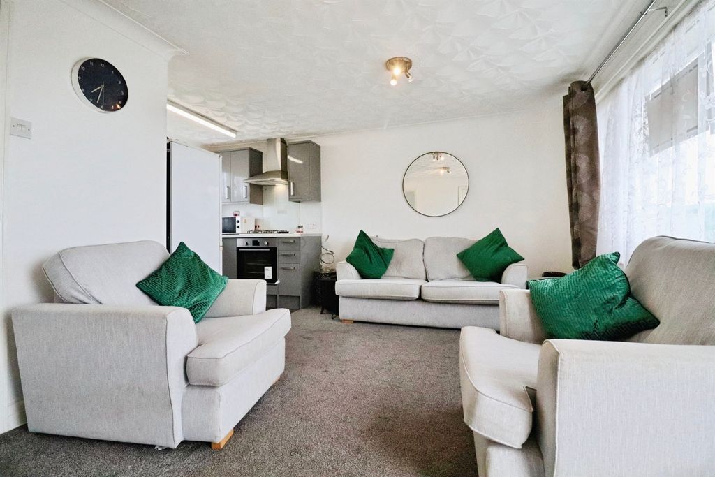 Property photo 3 of 20