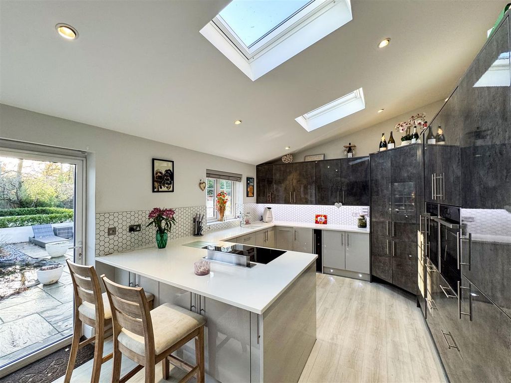 Property photo 3 of 22 Kitchen