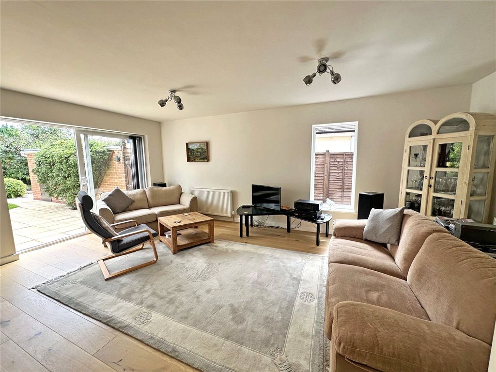 Property photo 3 of 21 Picture No. 11