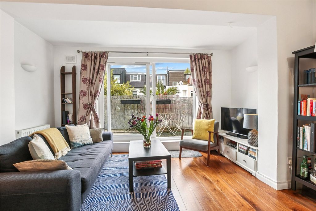 Property photo 3 of 13 Reception