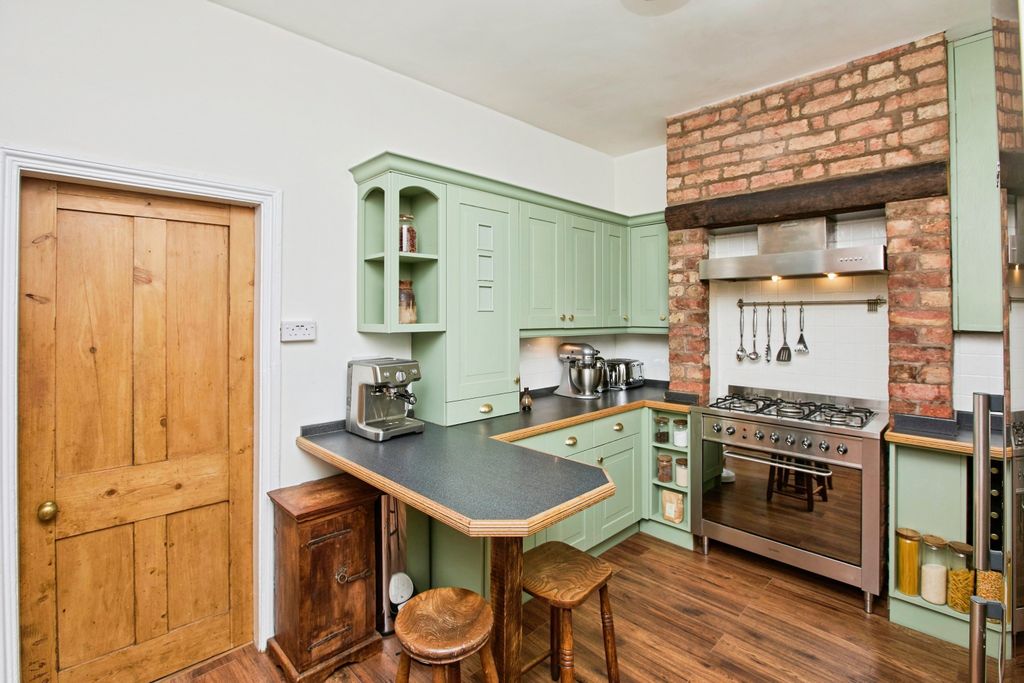 Property photo 2 of 14 Kitchen