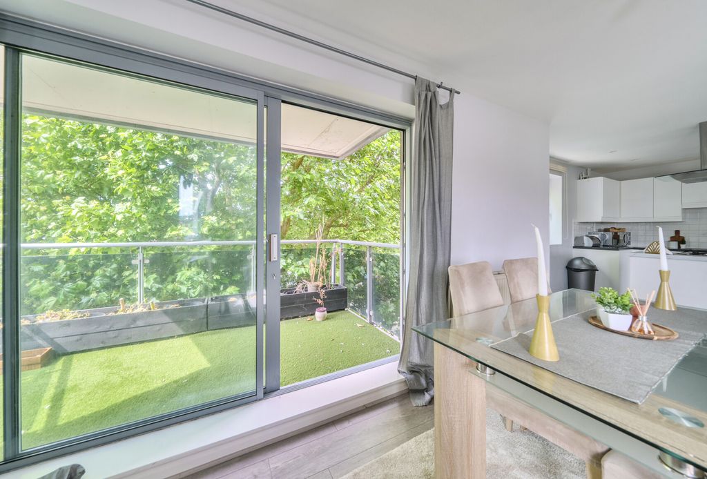 Property photo 3 of 15 1306575-17-684Ab0...
