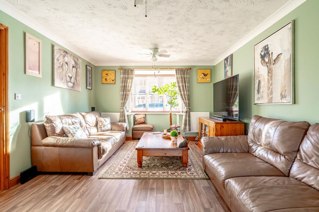 Property photo 2 of 17