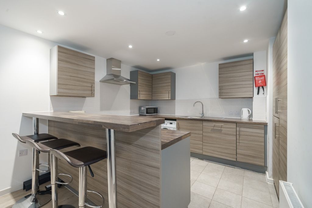 Property photo 2 of 16 1_6_Lakeside_Way_...