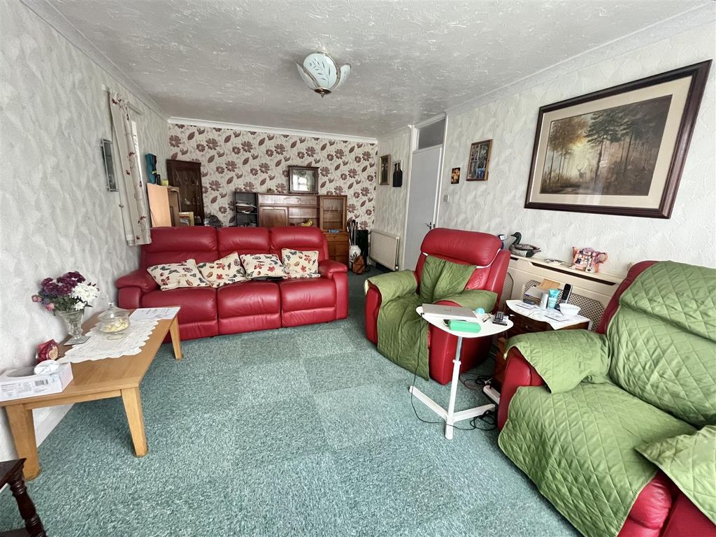 Property photo 2 of 14 Lounge