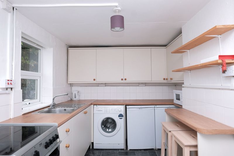 Property photo 1 of 11 Kitchen