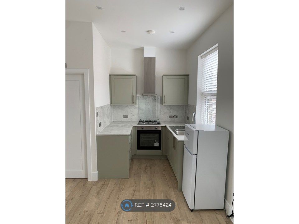 Property photo 2 of 11 Kitchen