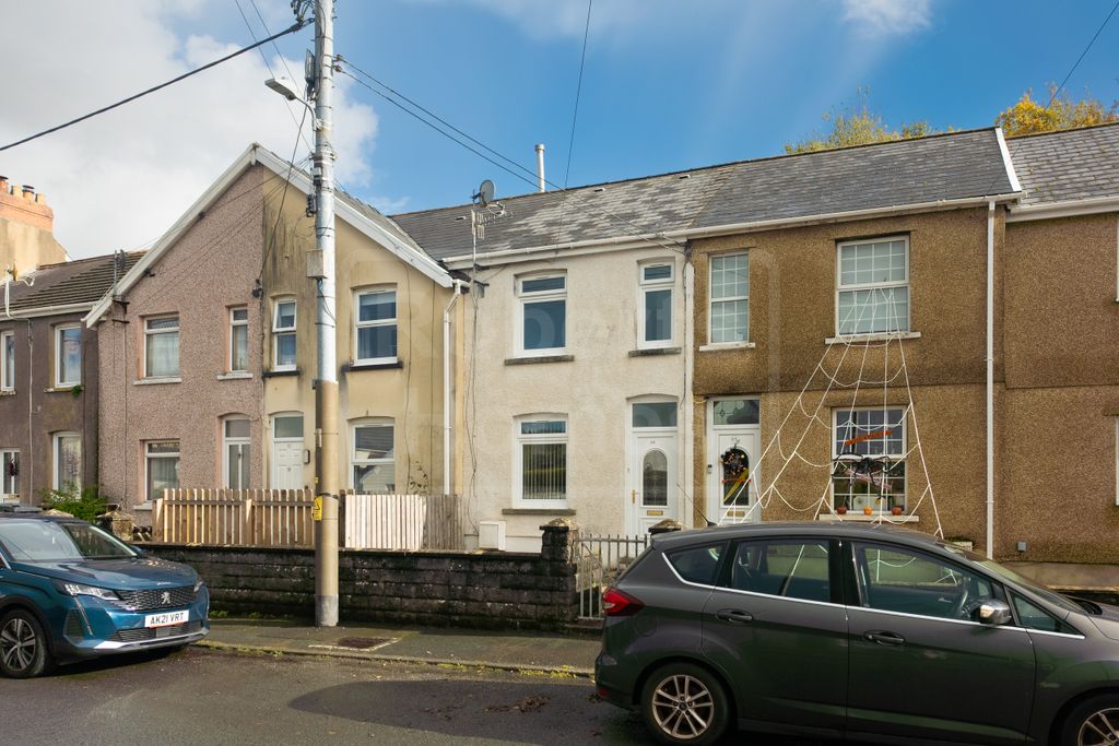 Property photo 1 of 18 Front
