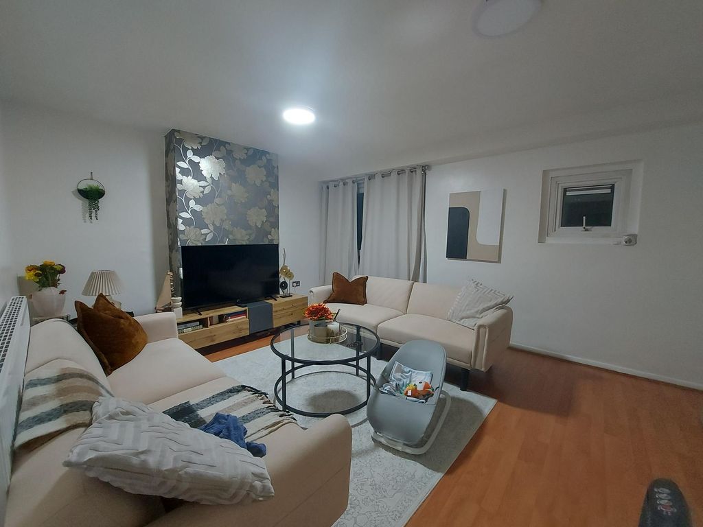 Property photo 1 of 5 Living Room