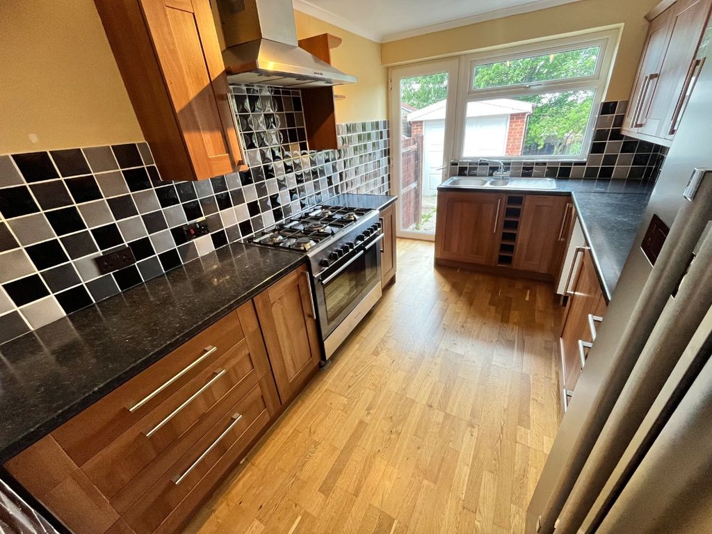 Property photo 2 of 10 4455191