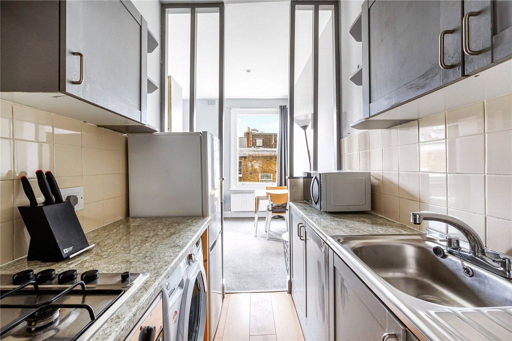 Property photo 3 of 8 Kitchen