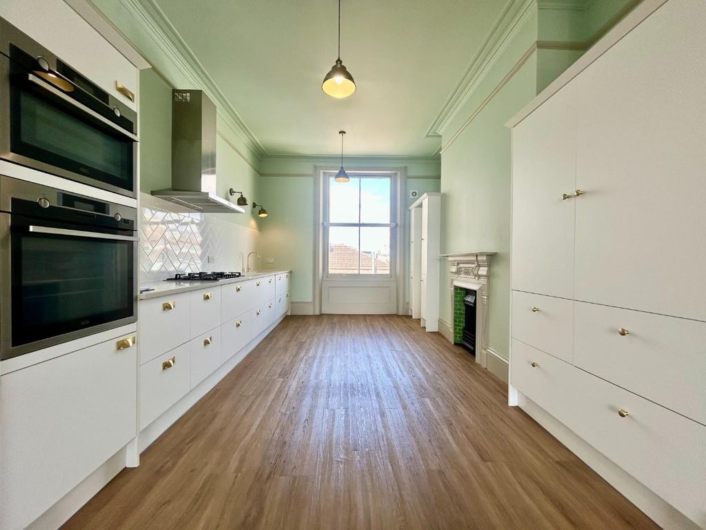 Property photo 3 of 12 Kitchen.Jpeg