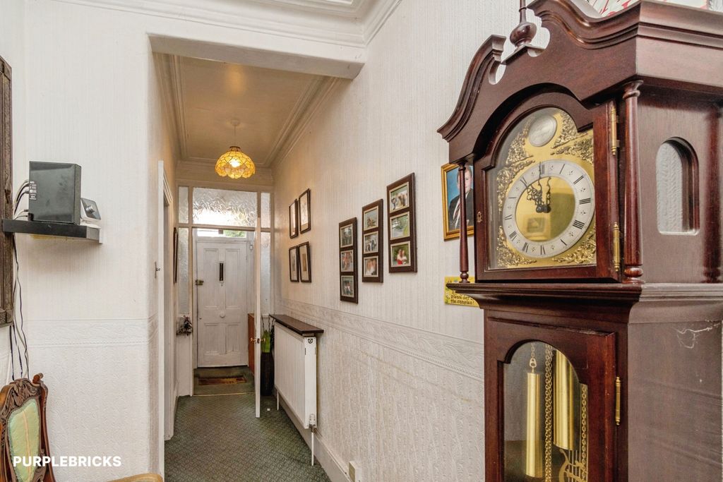 Property photo 2 of 35