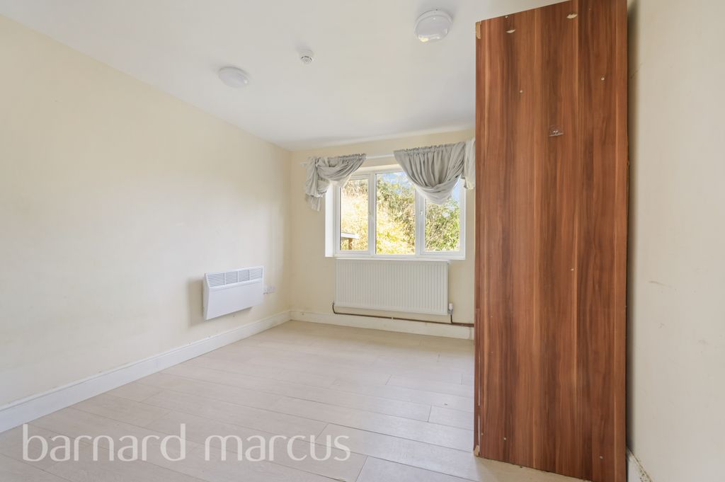 Property photo 2 of 8 Bedroom