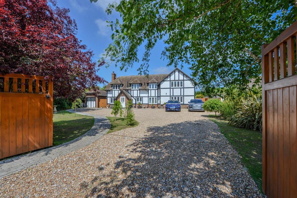 Property photo 1 of 32 Molehill Road Chestfield26.Jpg