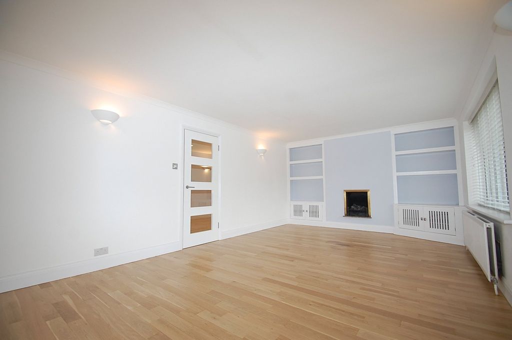 Property photo 3 of 8 Sitting Room