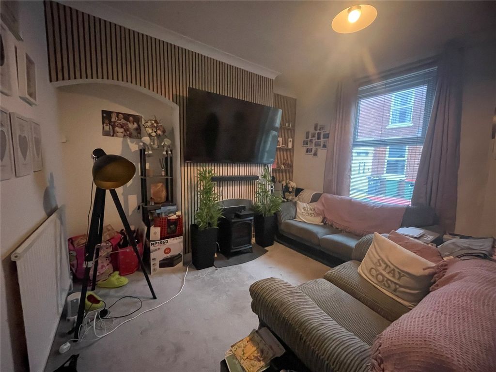 Property photo 3 of 9 Lounge