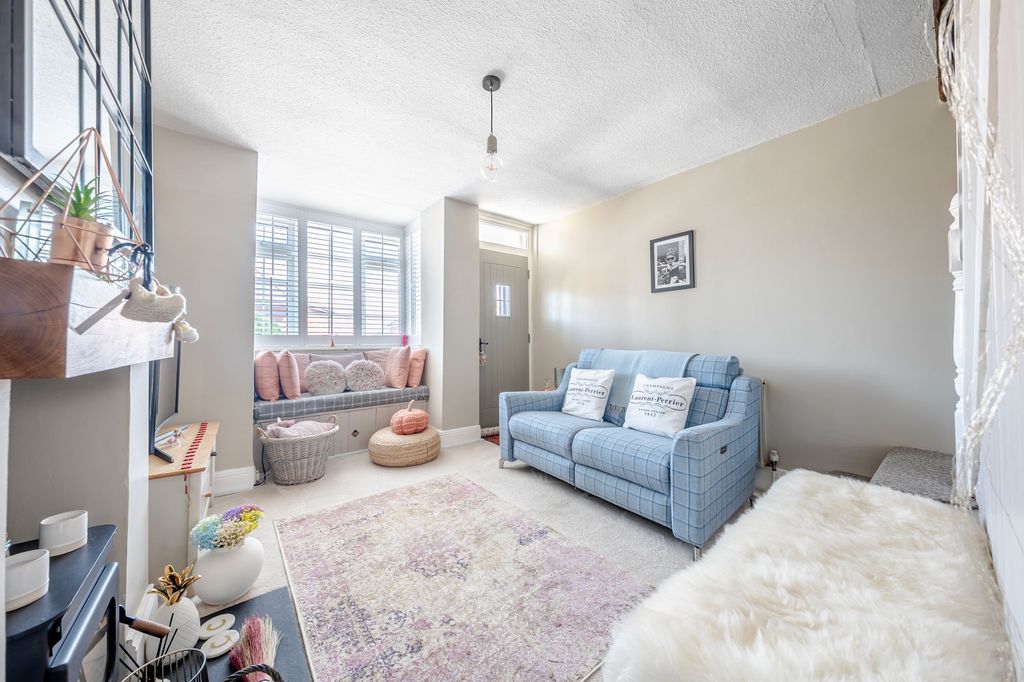 Property photo 2 of 17