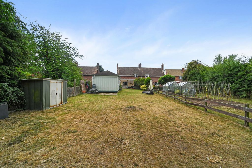 Property photo 2 of 17 Garden