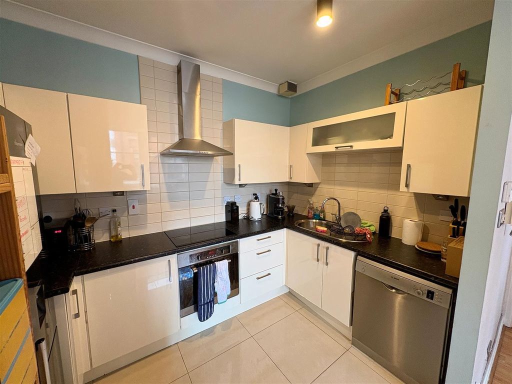 Property photo 3 of 16