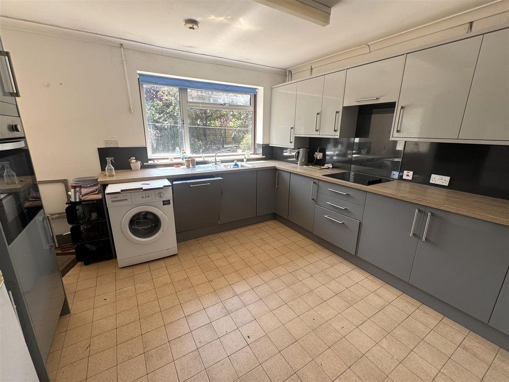 Property photo 3 of 23