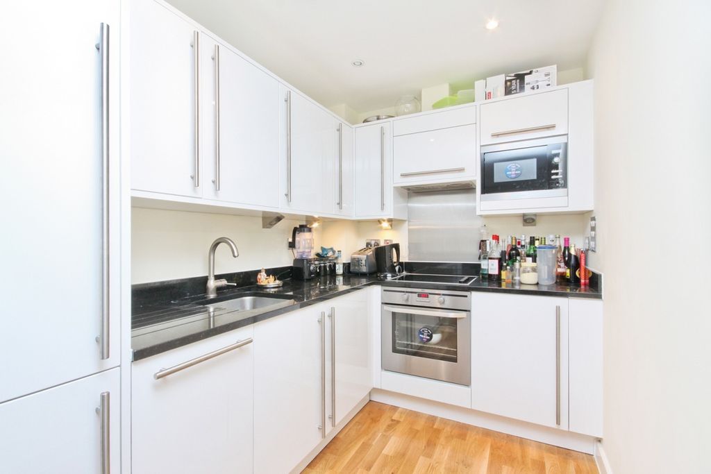 Property photo 2 of 6 Two Bedroom Moder...