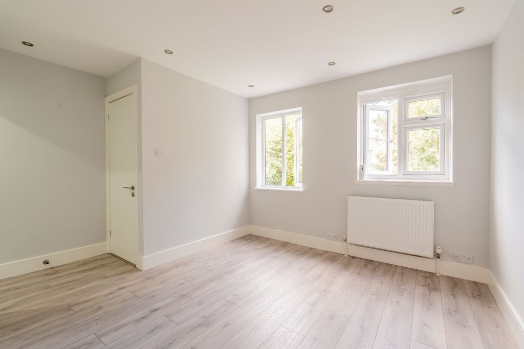 Property photo 2 of 19 4487613