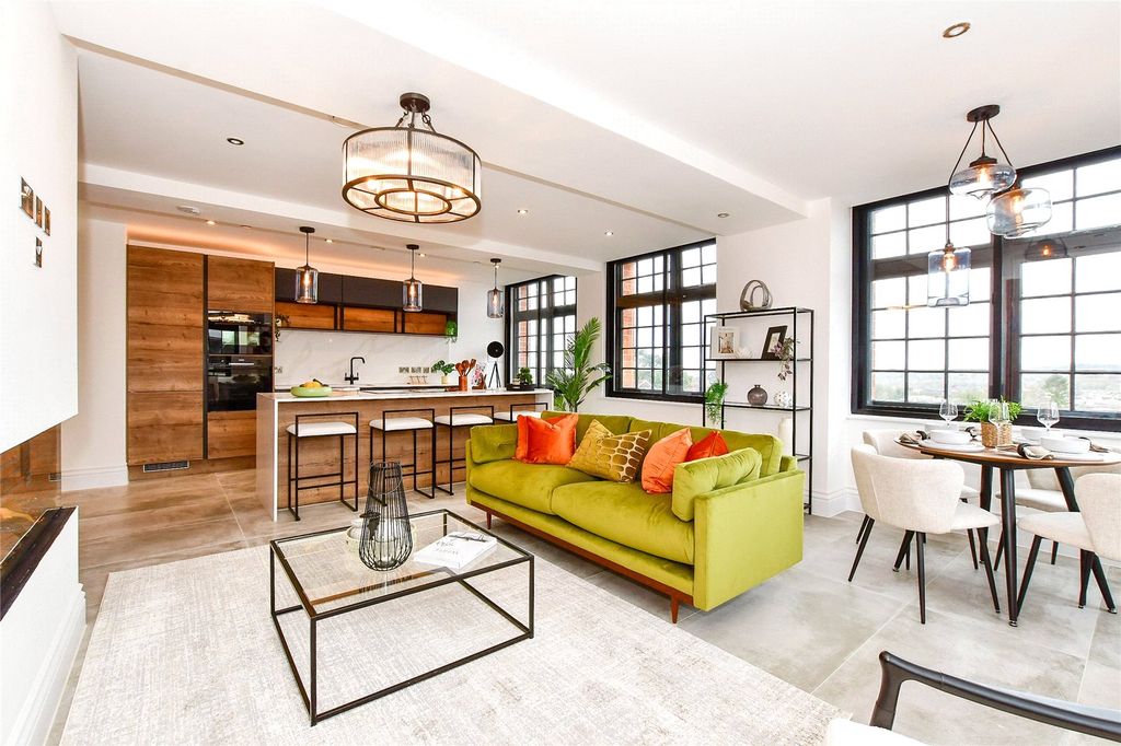 Property photo 3 of 11 Show Home Living/Din