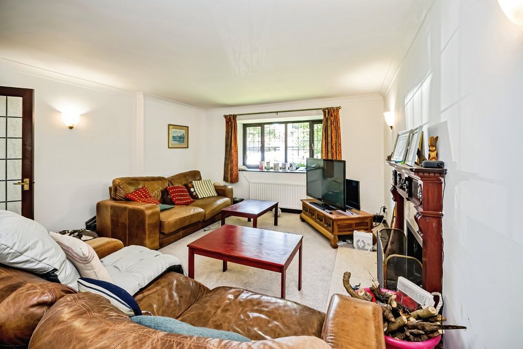 Property photo 3 of 18