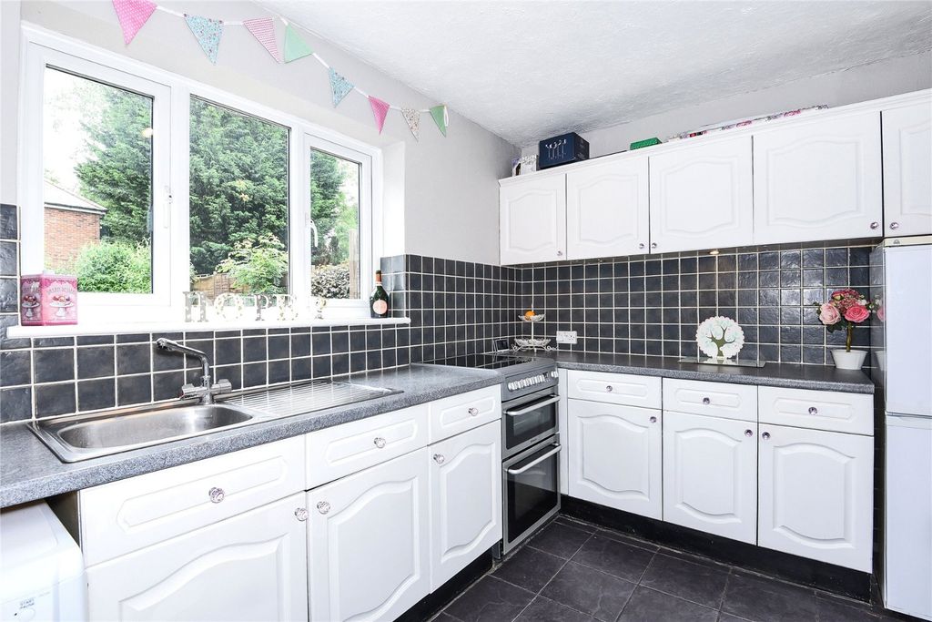 Property photo 3 of 8 Kitchen