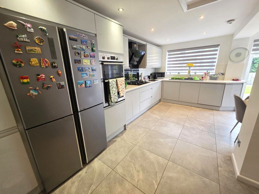 Property photo 3 of 37 Kitchen